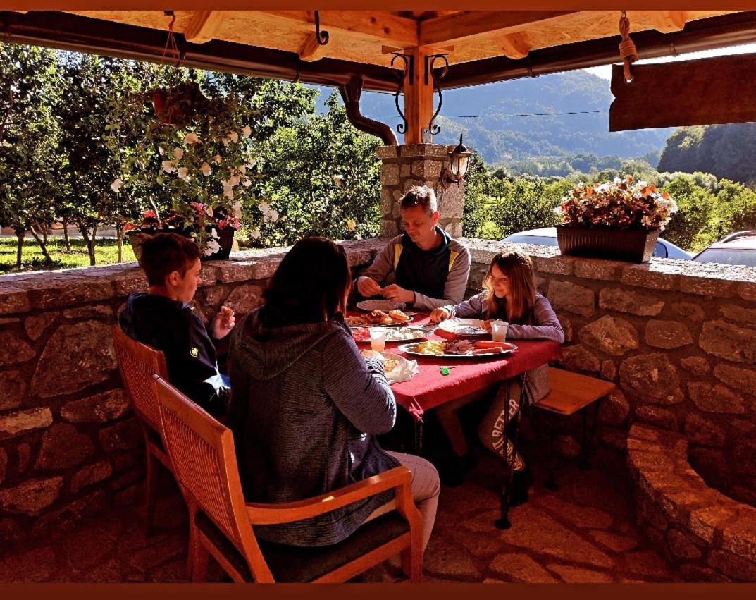 Holiday Bungalows & Food Plav Buitenkant foto